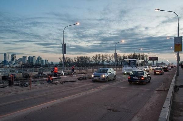 На Тургеневском мосту Краснодара будут по ночам латать ямы